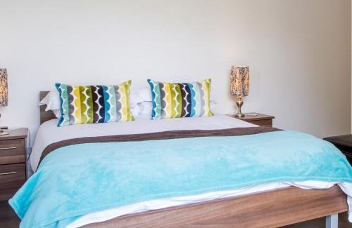 Woking Apartment | The Willow Suite