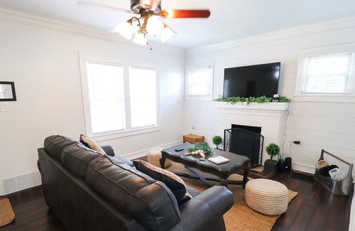 London House | The Willow Tree-New, Downtown