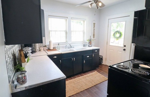 London House | The Willow Tree-New, Downtown