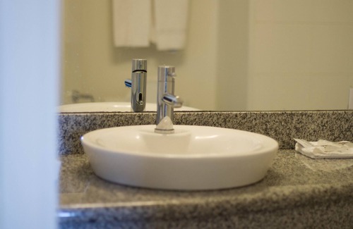 Claresholm Hotel | The Wilshire Inn