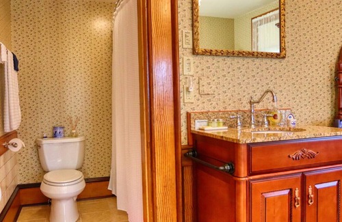Pella Bed & Breakfast | The Windmill Suite at Pella Mansion