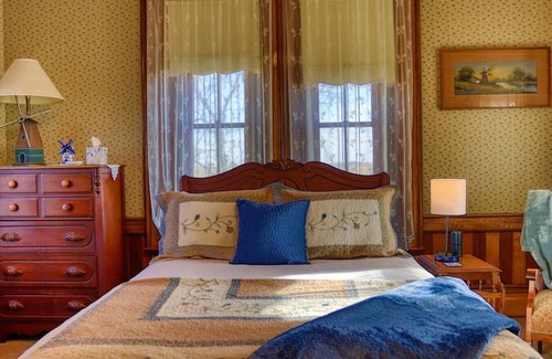 Pella Bed & Breakfast | The Windmill Suite at Pella Mansion