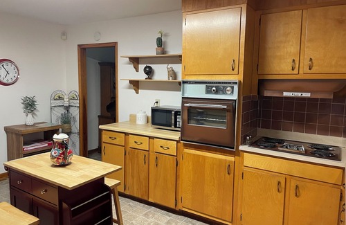 Wise Bed & Breakfast | The Wise Owl, a charming 3-bedroom home in Wise with WiFi, AC