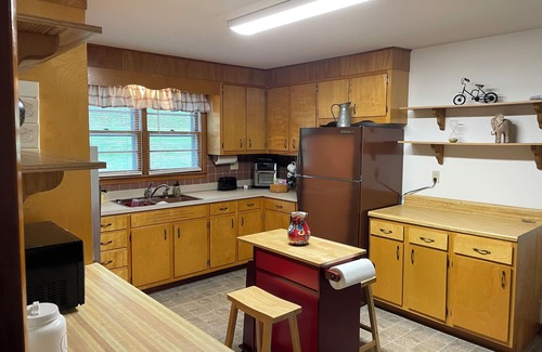 Wise Bed & Breakfast | The Wise Owl, a charming 3-bedroom home in Wise with WiFi, AC