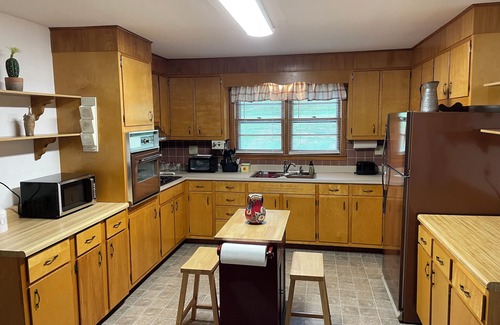 Wise Bed & Breakfast | The Wise Owl, a charming 3-bedroom home in Wise with WiFi, AC
