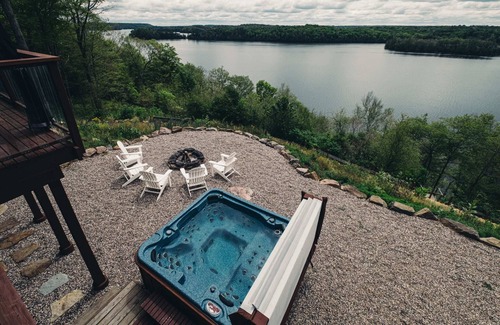 Frontenac Ski Chalet | The Wolfe Lake House - Great Wifi by Westport