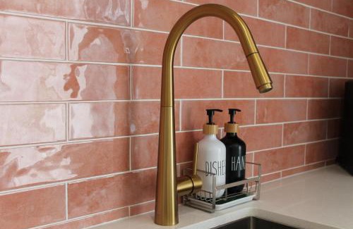 Forestdale House | The Woodlands Hideaway - Warm & Cosy Acreage Guesthouse