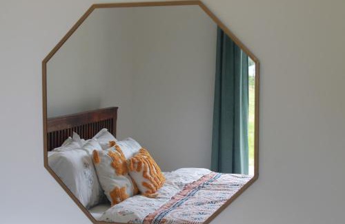 Forestdale House | The Woodlands Hideaway - Warm & Cosy Acreage Guesthouse