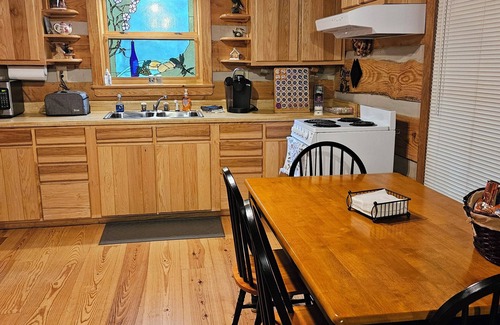 Mentone Cabin | THE WOODLANDS - VERY QUIET SECLUDED CABIN