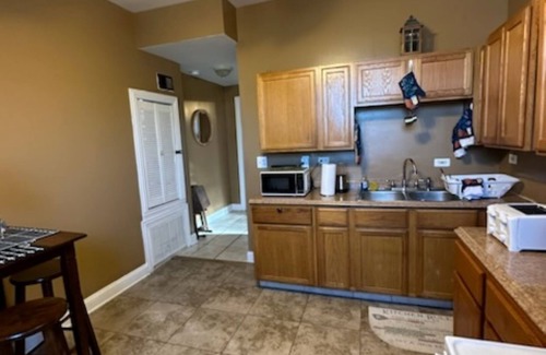 Woodlawn Apartment | The Woodlawn Oasis is an absolutely beautiful newly rehabbed apartment!