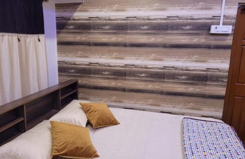 Konnagar House | The Woodpecker Inn Suite