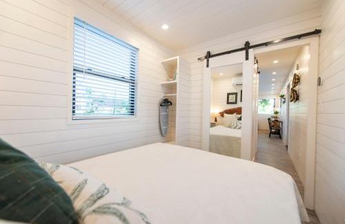 Waco House | The Woods- Container Tiny House 12 min to Magnolia/Baylor/Downtown