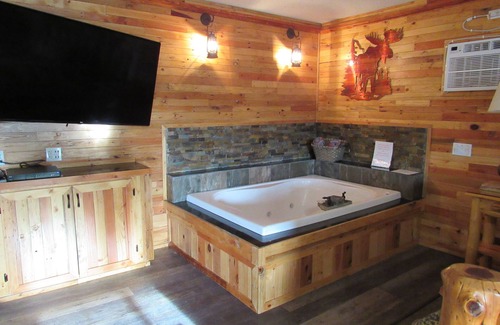 Crescent Hotel | The Woodsman Country Lodge