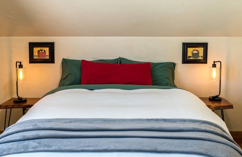 Clark Bed & Breakfast | The Woof Ranch Bed & Breakfast by Hahns Peak
