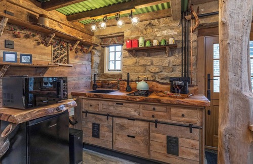 Ilkley Cottage | The Woolcombers is an idyllic and romantic retreat for two situated in Ilkley.