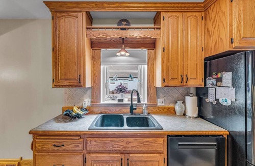 Manhattan House | The Wreath House. A resort style property located in Manhattan, Kansas.
