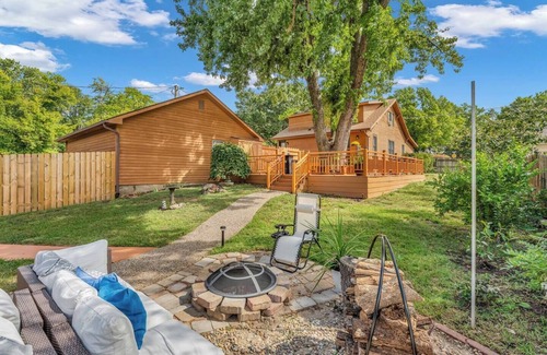 Manhattan House | The Wreath House. A resort style property located in Manhattan, Kansas.
