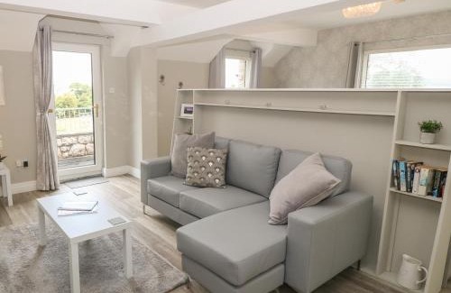 Rhyd-y-foel House | The Wren
