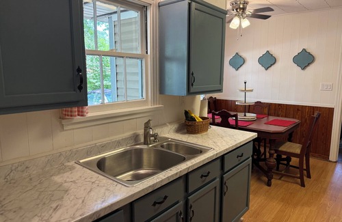 Pineland House | The Wright HousenComfortable 3 bedroom house with 2 king beds, 2 full baths