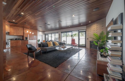 Hyde Park House | The Wright Place A Hyde Park Pool Home