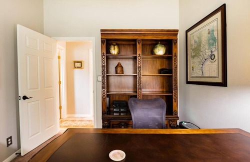 Cedar Park House | The Writer House! Office and King Bed