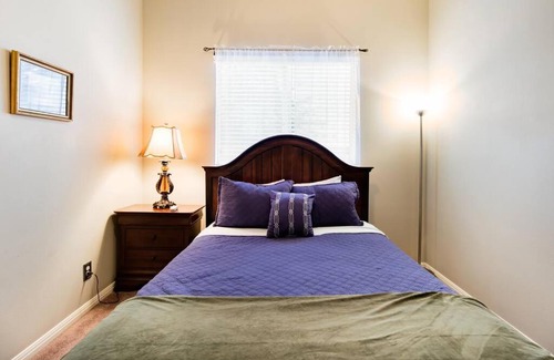 Cedar Park House | The Writer House! Office and King Bed