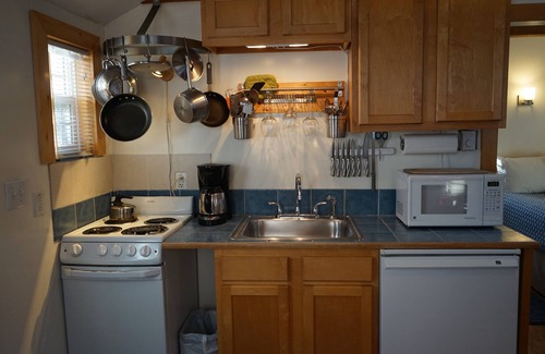 Grand Marais Cabin | The Writer's Cabin, Jacuzzi, Fireplace, in Town!