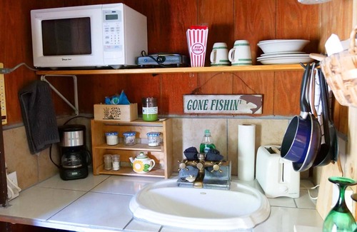 New Meadows Cabin | "The Writer's Den" - Cabin 6 - Private Deck Overlooking the River