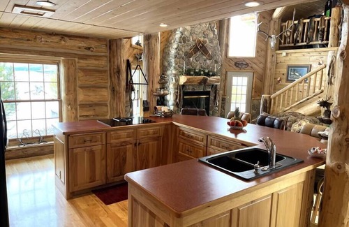 Dubois House | The Wyoming Lodge and Game Room