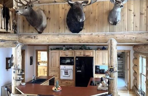 Dubois House | The Wyoming Lodge and Game Room