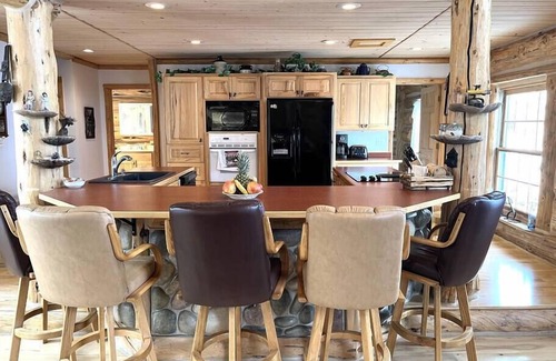 Dubois House | The Wyoming Lodge and Game Room