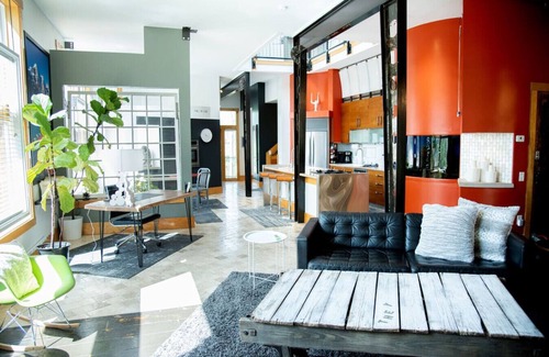Indianapolis House | The Y @Keystone4BR 3.5BA Eclectic/Spacious Getaway