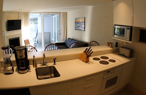 Tofino House | The Yacht House, Tofino B.C.