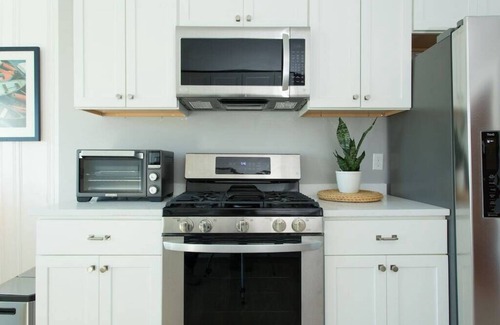 Marblehead Apartment | The Yachtsman Suite – Classic Coastal Style in the Heart of Old Town Marblehead