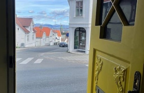 Stavanger House | The Yellow Door Summa