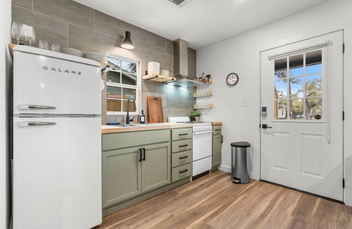 Wimberley House | The Yellow Door - Walk to Downtown Wimberley, Market Days and River Access!