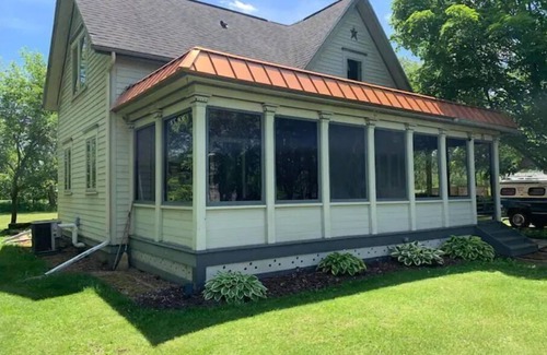 Spring Green House | The Yellow Farm