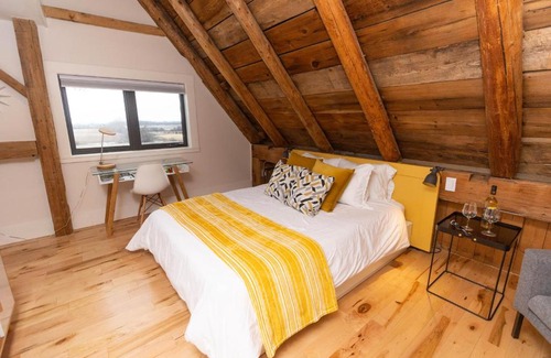 Wellington Bed & Breakfast | The Yellow Room @ Salisbury Barn