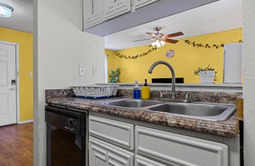 Brentwood Apartment | The Yellow Room