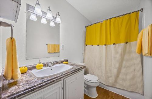 Brentwood Apartment | The Yellow Room