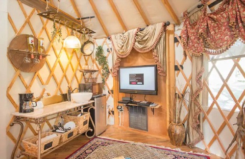 Geneva Cabin | The Yurt at Danville, romantic glamping in rural Central FL