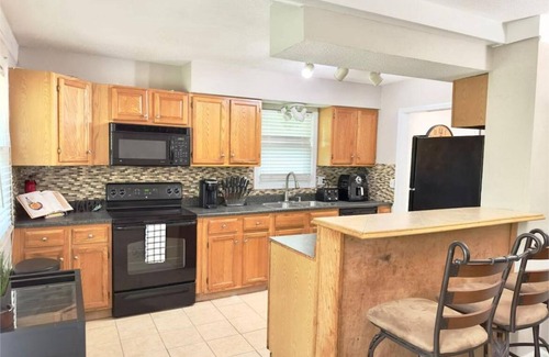 South Kansas City House | The Zen Den 3 BD 2 Bath Parking WiFi