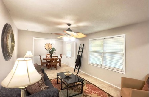 South Kansas City House | The Zen Den 3 BD 2 Bath Parking WiFi