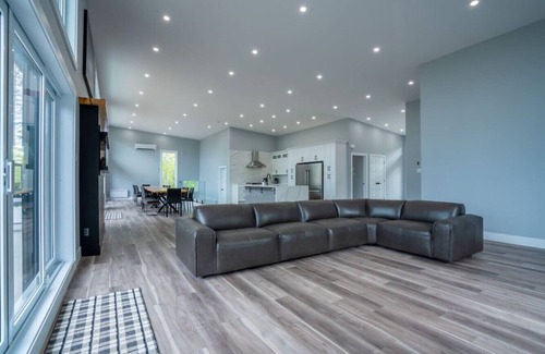 Saint-Jean-de-Matha House | The Zenith |Hot Tub | Lake |Pool Table