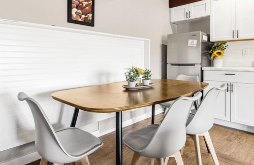 Northgate Apartment | The Zone: Blocks from Texas A&M, Comfy King Bed