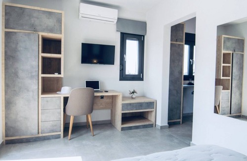 Nea Iraklia Apartment | TheaSea Luxury Suites - Apartment Suite