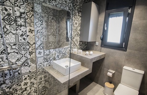 Nea Iraklia Villa | TheaSea Villa cooling & heated floor
