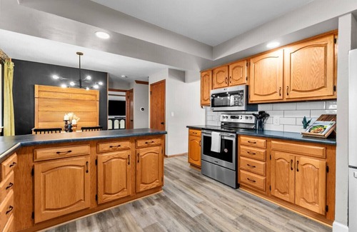Appleton House | Theatre Room|Firepit|Grill|Pets!