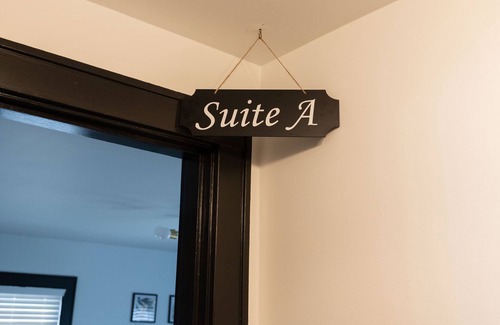 Somerset Apartment | Thee Parsonage Suite A