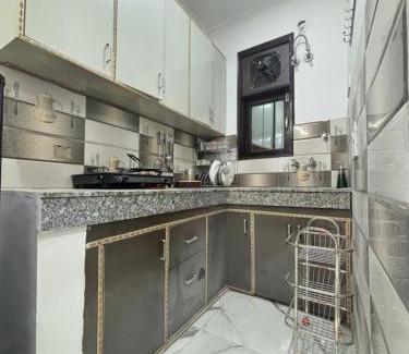 South West Apartment | Thehrav 1bhk